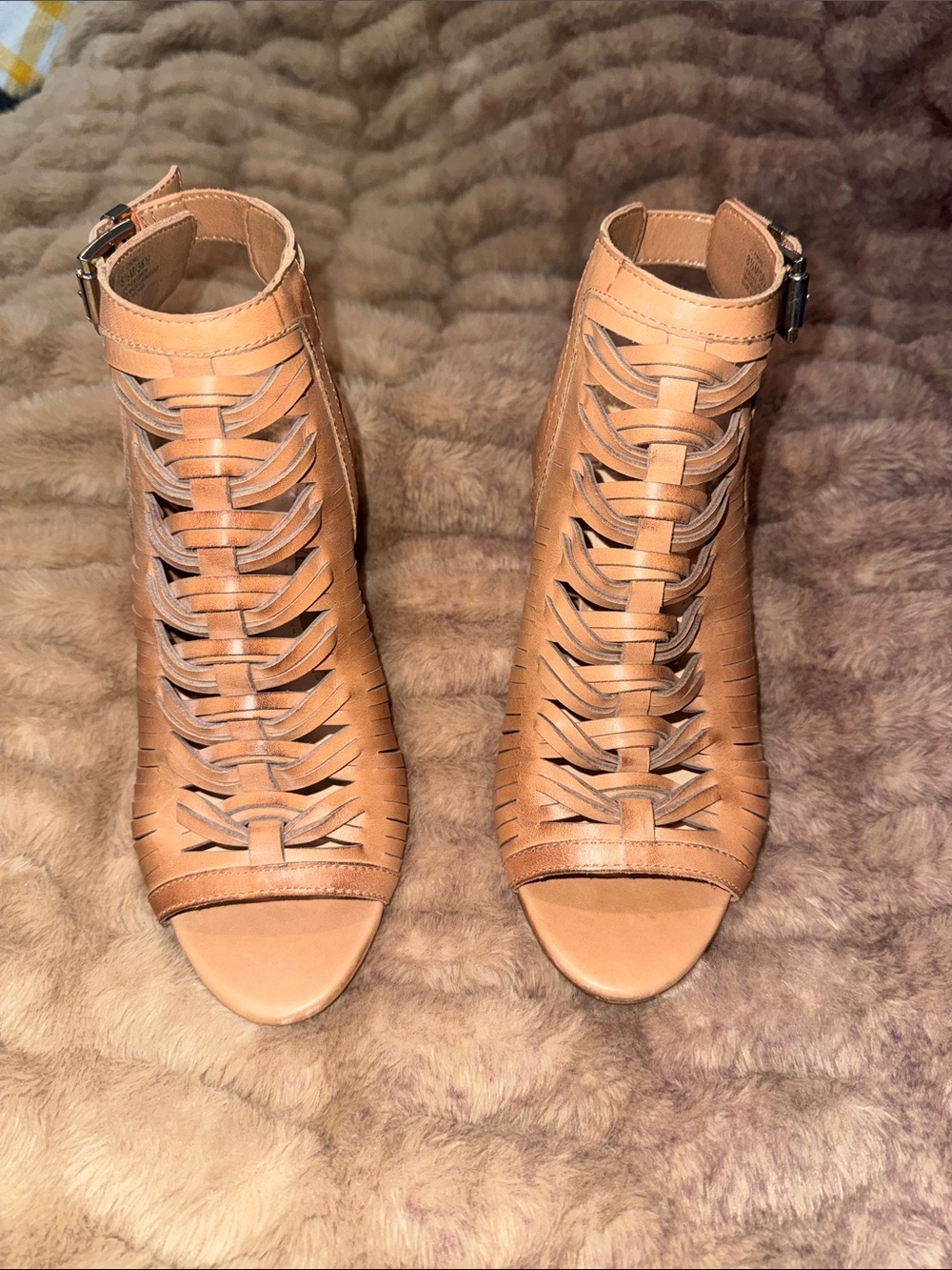 Women’s Vince Camuto Tan Emore Sandals - Size 8.5, excellent condition